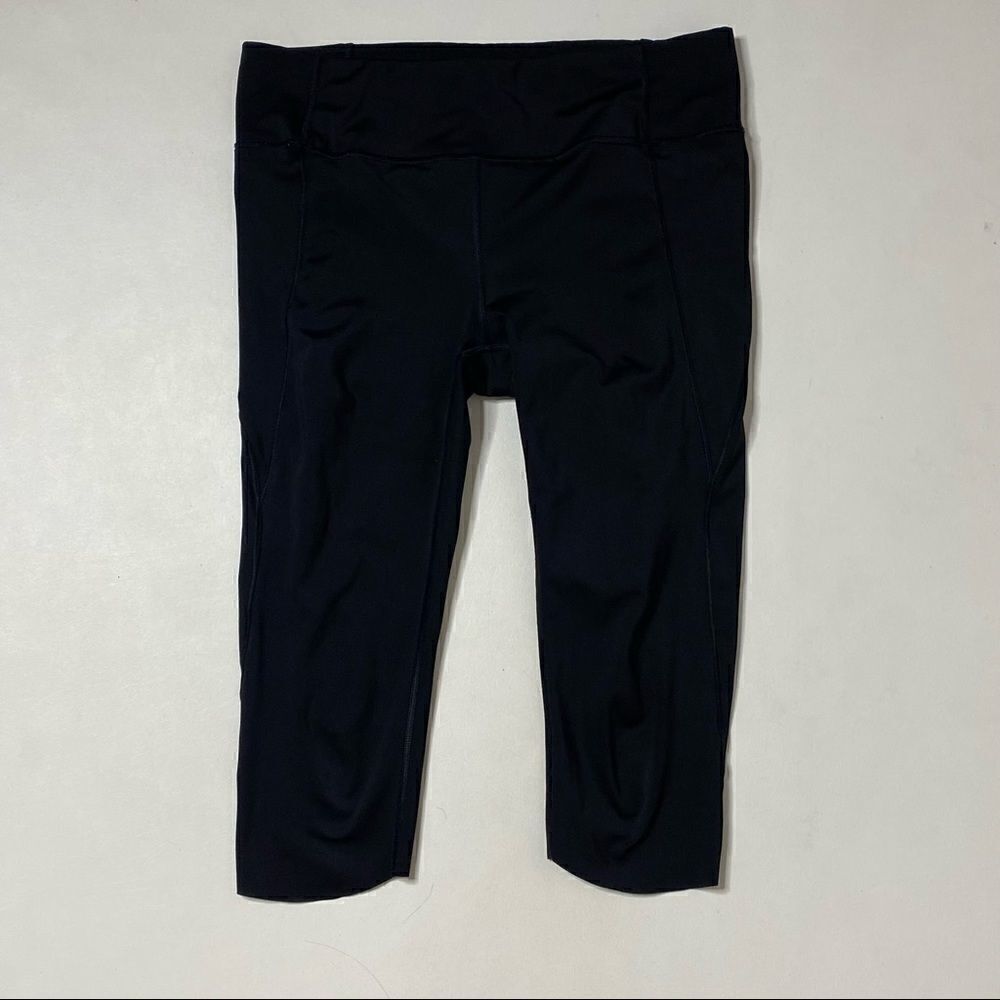 Athleta | High Rise Black Capri’s